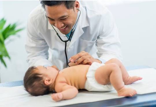 Mridula Clinic pediatric doctor consulting a child patient at the Best Diagnostic Centre in Siliguri